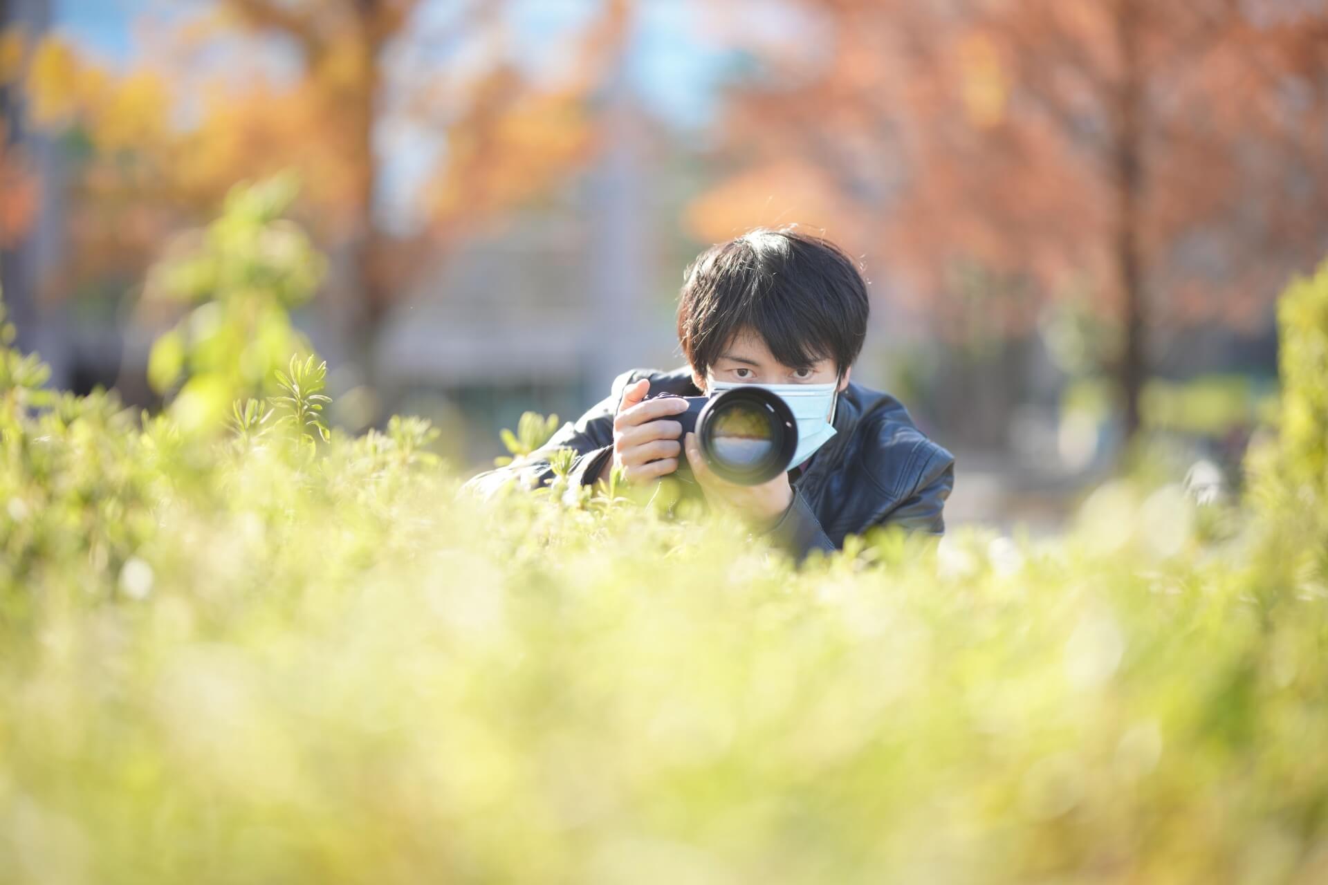 調査中の探偵の画像